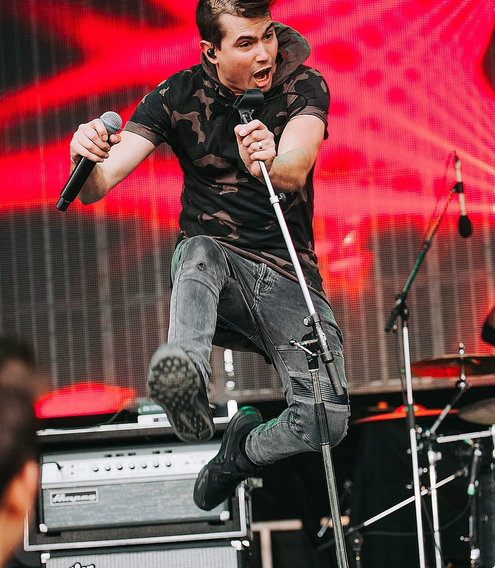 ManicDrive's tweet photo. 🔥MANIC MONDAY!🔥 There will be a day, where the scissor kick will be seen on stage once more. Ooohhh Hail the glorious scissor kick!!! Imagine this move with our new tunes?! 🤯 #scissorkick #scissortag #edwardscissorhands #edwardscissorkick #dontrunwithscissors #newmusic https://t.co/IwyYUuJry2