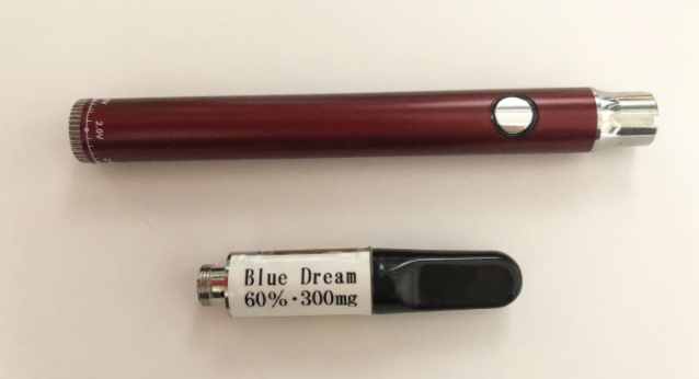 【Blue Dreamとは】
今日は香り成分テルペンを含んだベイプ製造のため、Blue Dreamを試しています。

◆ブルーベリーとヘイズを交配
◆サティバ優勢のハイブリッド
◆甘いベリーのような香りと味

テルペンの味は多種多様で奥が深い！
#VAPE
#VAPE好きと繋がりたい