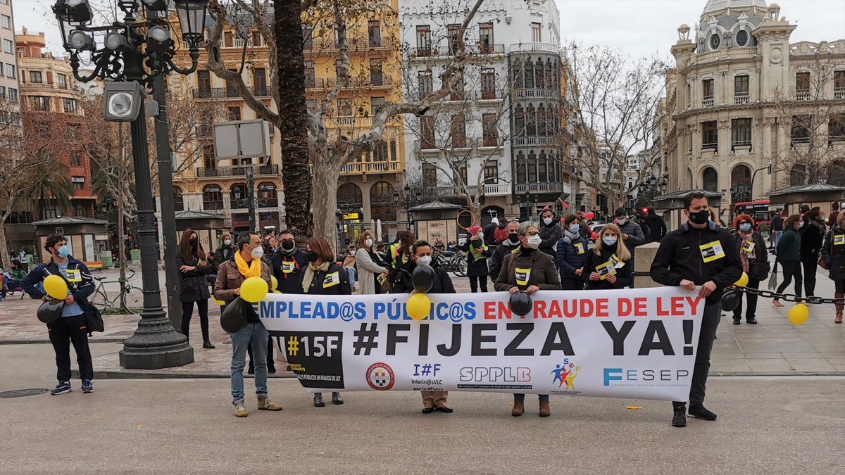 InterinosVlc's tweet photo. Plaza del Ayuntamiento 17:30h Primer Aniversario del 15F.

#AhoraSiToca la #FijezaYa que nos reconoce la Directiva UE 1999/70 y el TJUE y nos niega el Estado español del cual somos trabajador@s.
Sr @joanribo est@s son sus trabajador@s, como verá 
SOMOS PERSONAS, NO SOMOS PLAZAS https://t.co/5nZGBYvClz