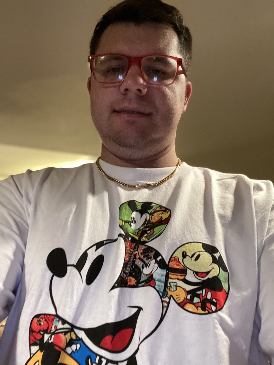 KellyShugs1015 tweet media