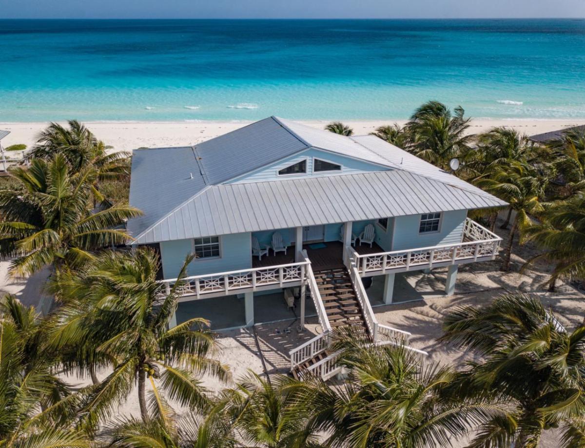 cbbahamas's tweet photo. Introducing "Sugar Palms" Beachfront Home | Great Harbour Cay https://t.co/7Aq8d4whgW https://t.co/3SvMPV7Gqa