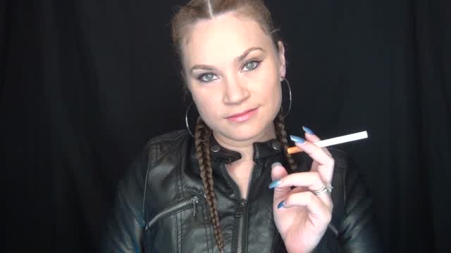 Tw Pornstars Dia Twitter Check Out My Hot Video Goddess Smoking And Teasing In Leather 1