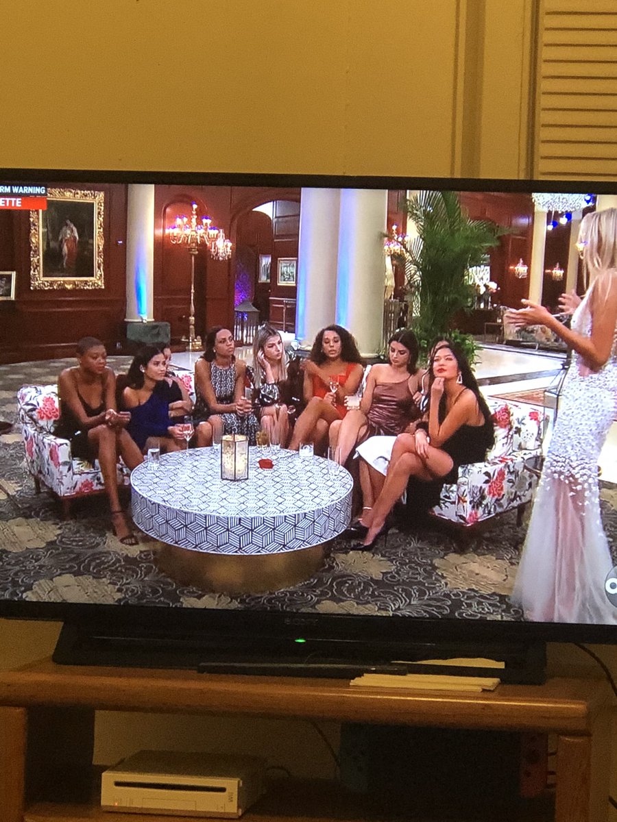 brookeshieldsxo's tweet photo. same energy smh #Bachelor #bachelorabc https://t.co/kNDJMlznsb