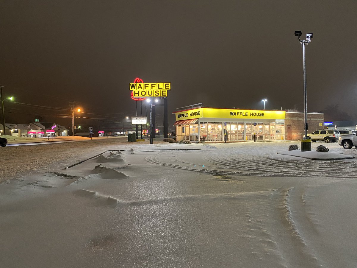 ConroyDelouche's tweet image. Most restaurants in Mount Sterling are closed due to the storm... except for one