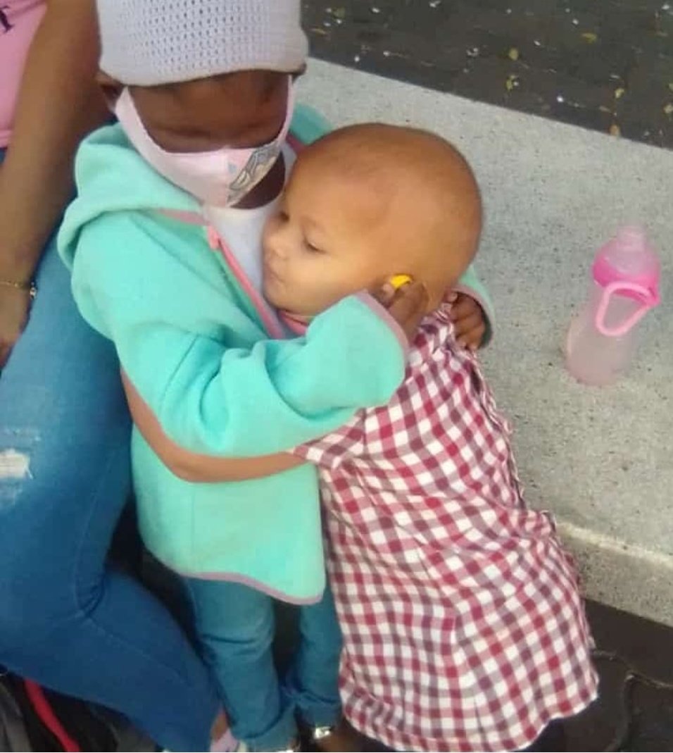 MamaLisVzla's tweet image. Jelianny y Antonella, 2 pequeñas guerreras q luchan contra el cáncer, casos muy parecidos de Retinoblastoma. Antonella ya recibió Radioterapia y aún debemos $3200,  y Jelianny empieza pronto y debemos $3000. Necesitamos la ayuda de todos para pagar. #LuchaContraElCancerInfantil