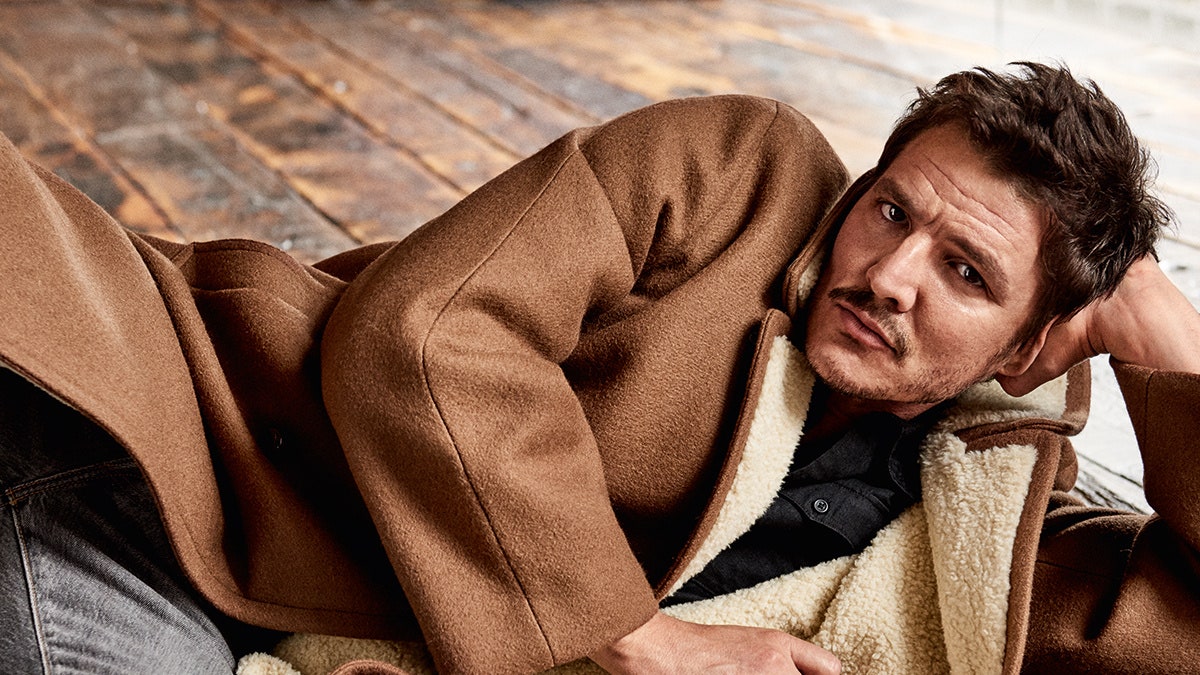 Pedro Pascal as canapés Château d'Ax a thread:
