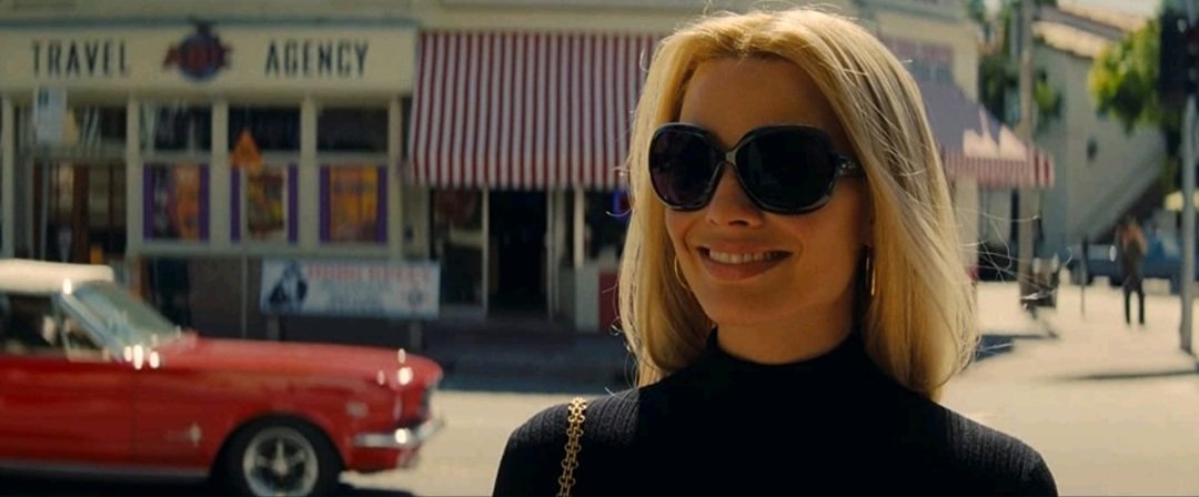 однажды в голливуде 2019 1080. брэд питт однажды в голливуде. однажды в голливуде дом рика далтона. ди каприо и брэд питт однажды в голливуде. дэмиэн льюис однажды в голливуде.