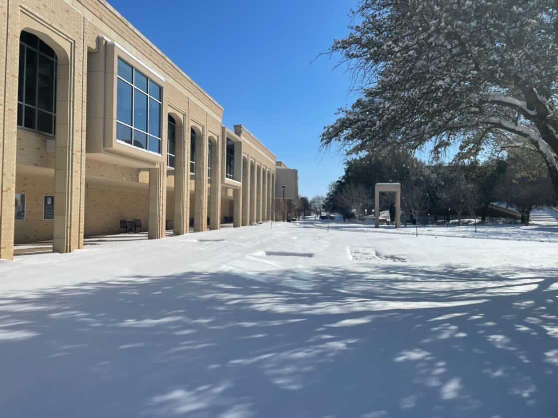 ACUedu's tweet image. Due to continued power outages in the area and hazardous road conditions, both in-person and remote learning and working are canceled for the Abilene campus Tuesday, Feb. 16. Tuesday’s outdoor Chapel service is also canceled. Please stay home, stay warm and avoid travel.