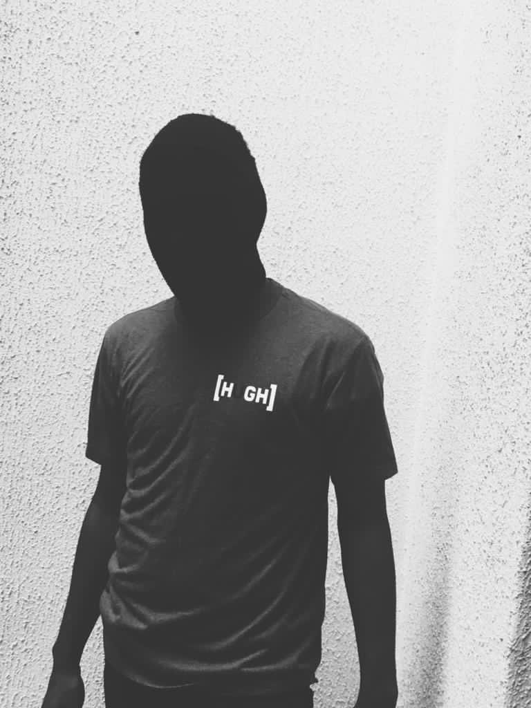 BoluWade_StPaul's tweet photo. My Debut tape drops at midnight⚡️❤️. it’s been a great journey. Support quality music, stream, share and refer your peoples if you catch the vibes 🙏🏾 https://t.co/qAc8kO8BYe
