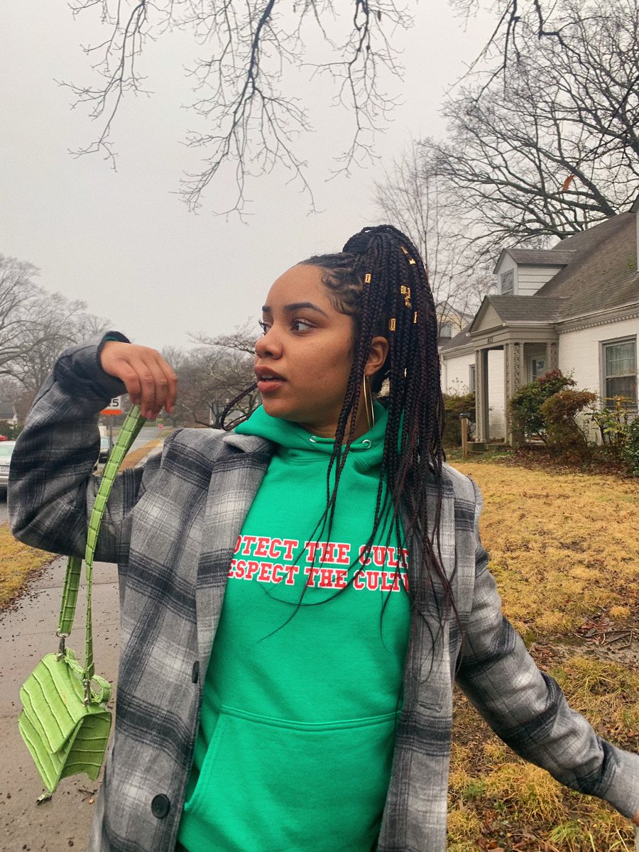 jeweltheartistt's tweet photo. i’m 2 damn cold! ❄️ https://t.co/q0SKyybLFh