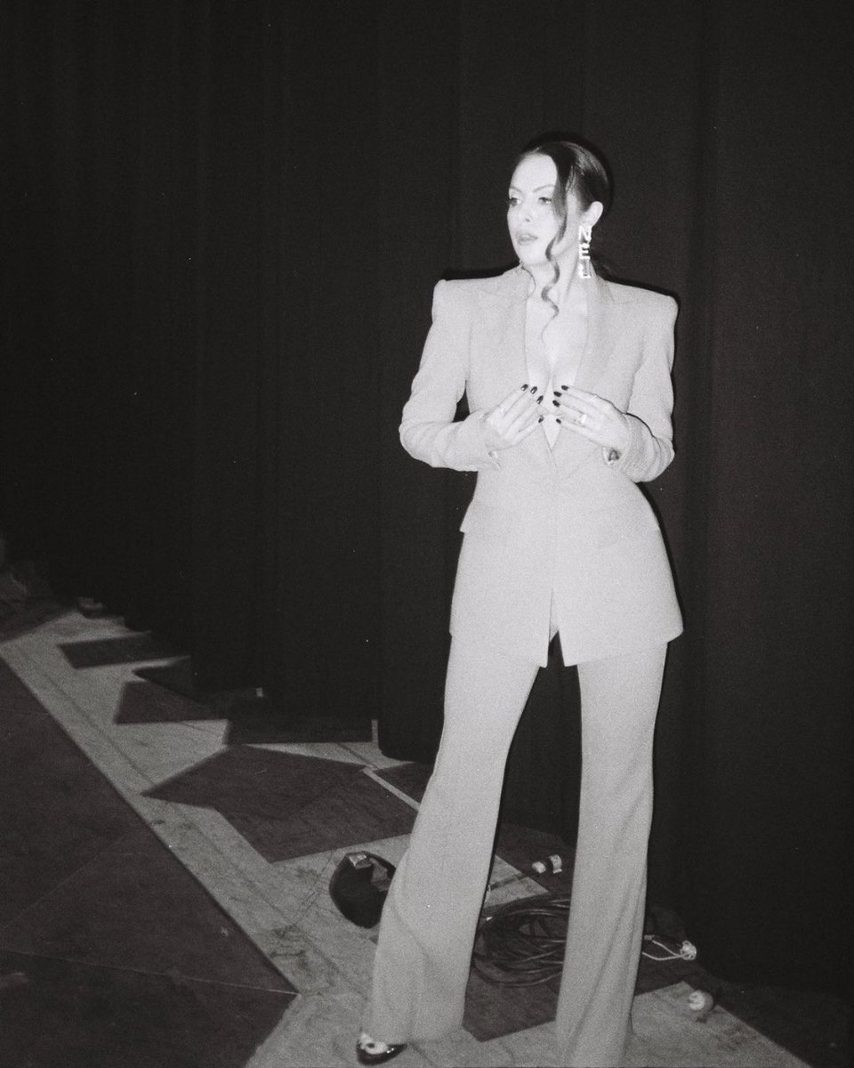 UpdatesGillies's tweet photo. ✨✨✨✨✨✨✨✨✨✨✨✨ https://t.co/5fFc3b3LRz