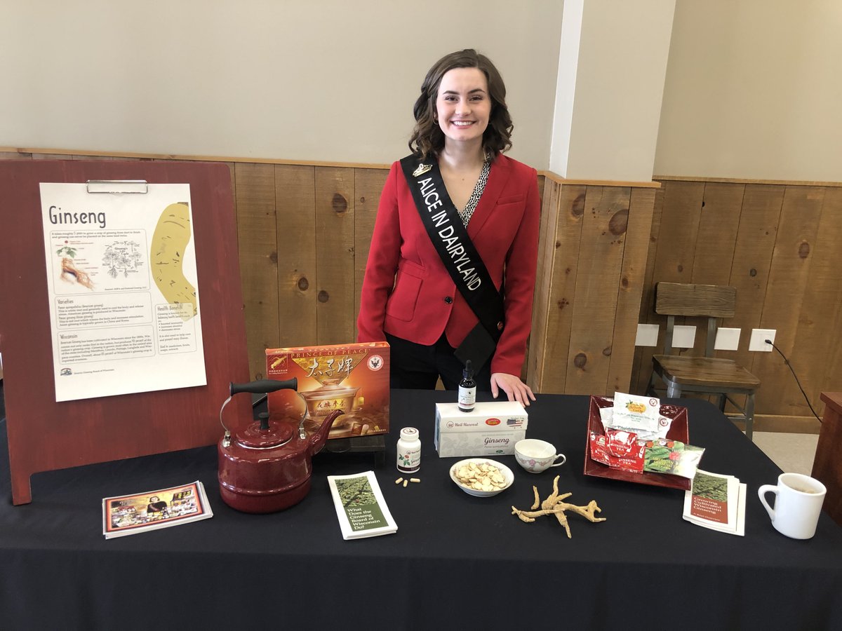 Alice_Dairyland's tweet photo. On Saturday I spent my day at the Farm Wisconsin Discovery Center and shared information about one of Wisconsin’s number one commodities, ginseng! 🎉

Wisconsin ginseng is often given as a gift during Chinese New Year!💝

#wisconsinginseng #73rdalice #lunarnewyear #chinesenewyear https://t.co/98LC7WJeoV