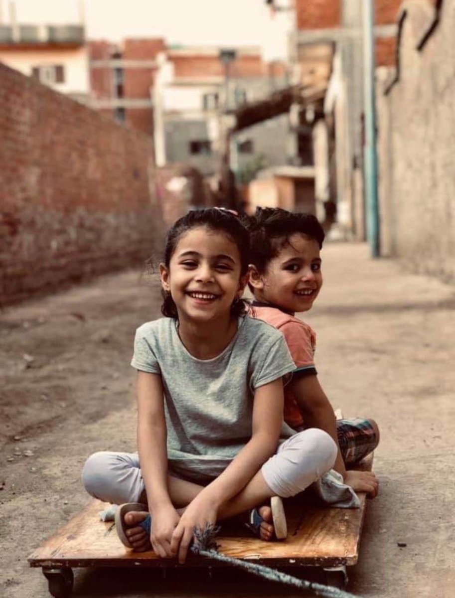 ولا تُصاحِب إلا من تُسعِدك صُحبته، 
وعاشِر باقي النّاس بالحُسنى ♥️
