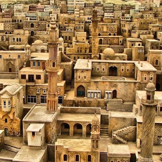 GrecianGirly's tweet photo. The beautiful city of Mardin, Turkey. Most of its architecture dates to the Middle Ages but its citadel actually dates back to the Roman period.  

Read more about Mardin here 👇
https://t.co/gvjV1TBLDq

https://t.co/nZZye7a2bz https://t.co/hqVe0oFnG0