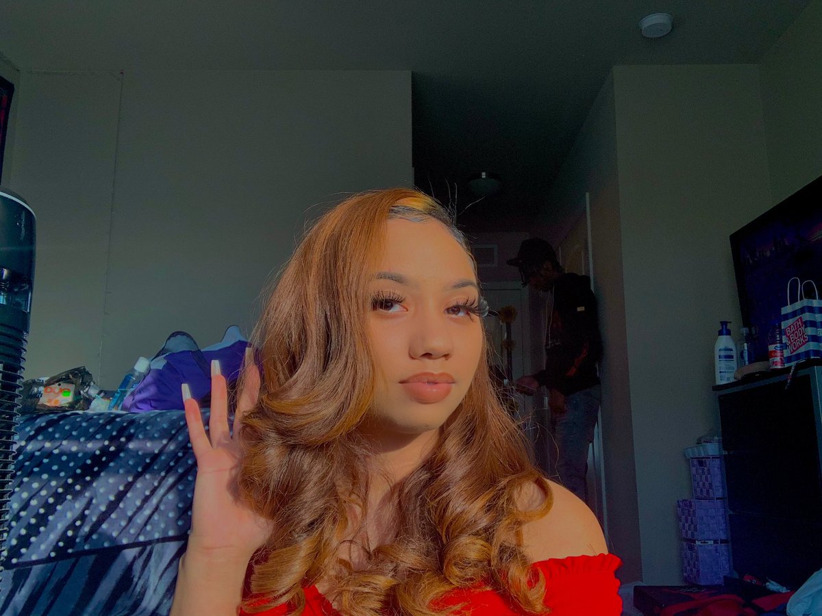 kaylaaavelez's tweet photo. Happy birthday to me 🥳🥳 #20 https://t.co/oGIOsKxKMI