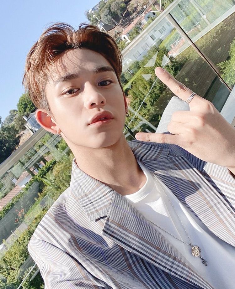 DakruoM_twt's tweet photo. ꜥ🎧• #EWYN’s 𝗿𝗲𝗰𝗼𝗺𝗺𝗲𝗻𝗱𝗮𝘁𝗶𝗼𝗻.
La canción es un buen giro musical en su carrera, e independiente del concepto, debo decir que la letra es realmente refrescante y te sube el ánimo. Gracias por el álbum, un guapeton salió. 😳 #JustRight_StreamParty #JustRightwGOLD7 https://t.co/3mnBH6Ef3b