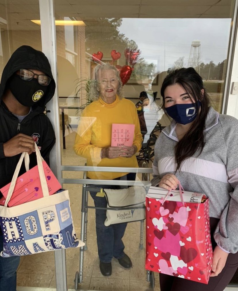 SCDECA's tweet photo. South Carolina DECA members, chapters, and advisors: thank you for showing love to your communities and showing us how you #DoItForSCDECA! Here are some photos captured of South Carolina DECA Chapters making a change in their communities while socially distancing πΈπ (Pt 1!) https://t.co/TM7OjFk3j9