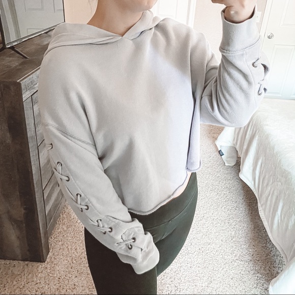 2turntdevyn's tweet image. So good I had to share! Check out all the items I'm loving on @Poshmarkapp #poshmark #fashion #style #shopmycloset #pinkvictoriassecret #thenorthface #sorel: posh.mk/3UGhS2XjUdb