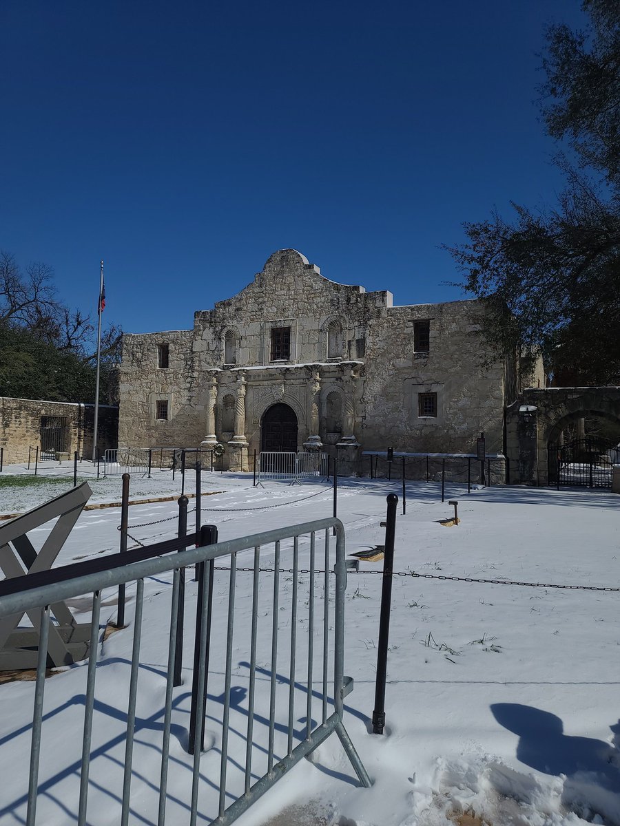 Nice sight to see #thealamo like this.   #sanantonio #satx #Texas #texaswinterstorm #Snowmageddon2021 #TexasWeather
