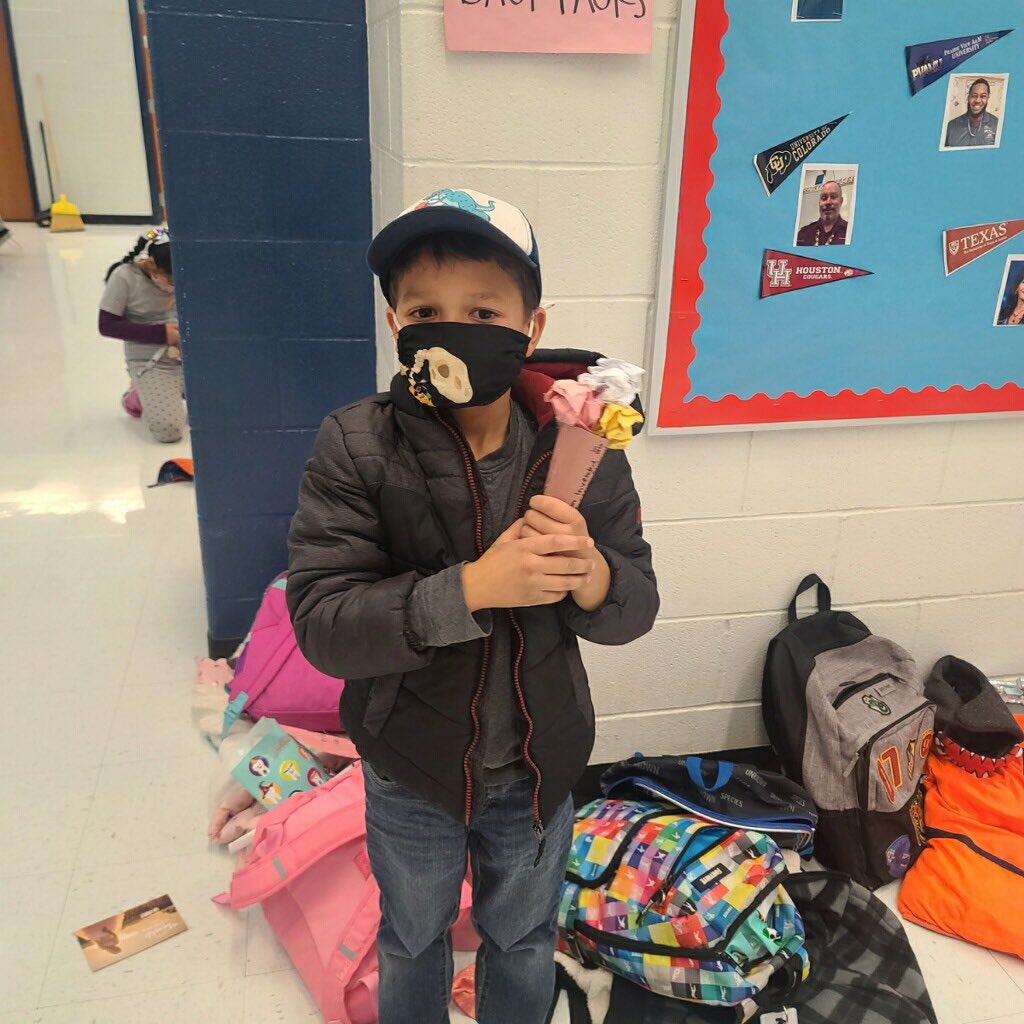 NEISDKIN's tweet photo. Did you know that Lewis Latimer, an African American inventor, created the patent for a more durable light bulb? Royal Ridge KIN kids learned about African American inventors and shared their knowledge with their KIN family. Knowledge is power! #NEISD_ACEd #RootEdRoyalRidge https://t.co/tNjZjfGqhx