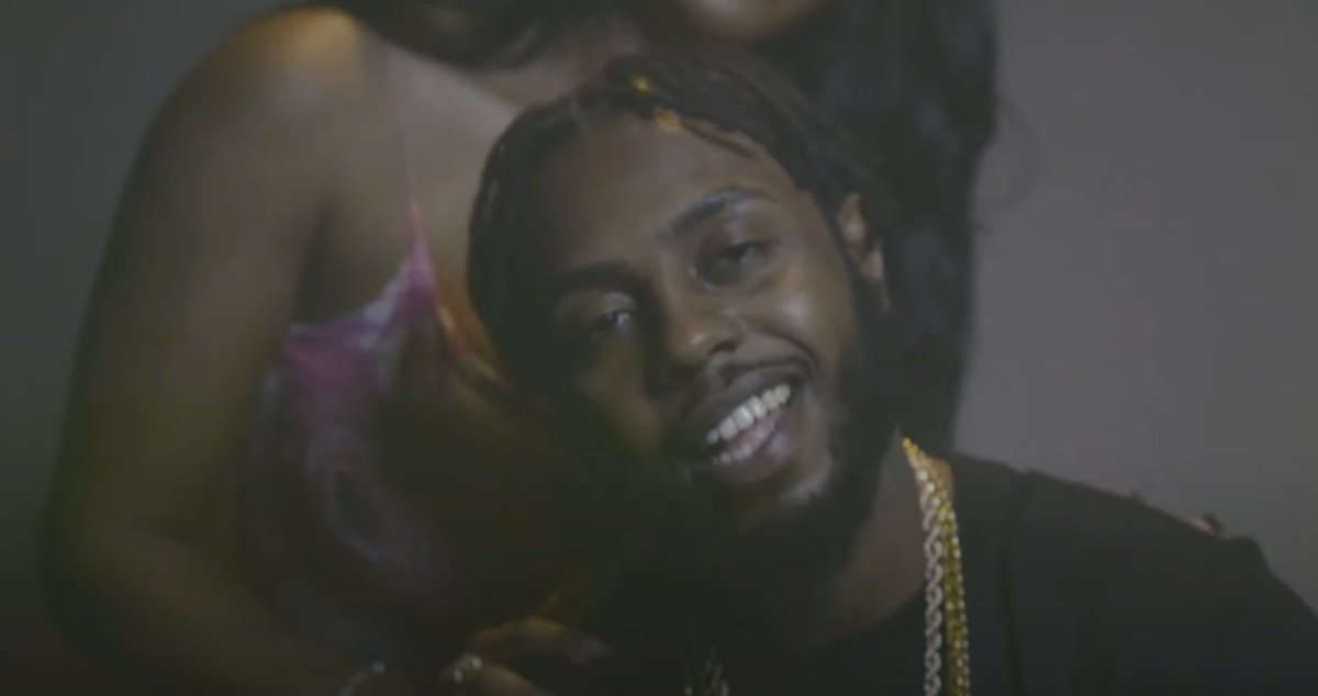 🧣 @sinkoceej switches it up on latest drop called "Head Scarf"

➡️ bit.ly/3rVYRuC