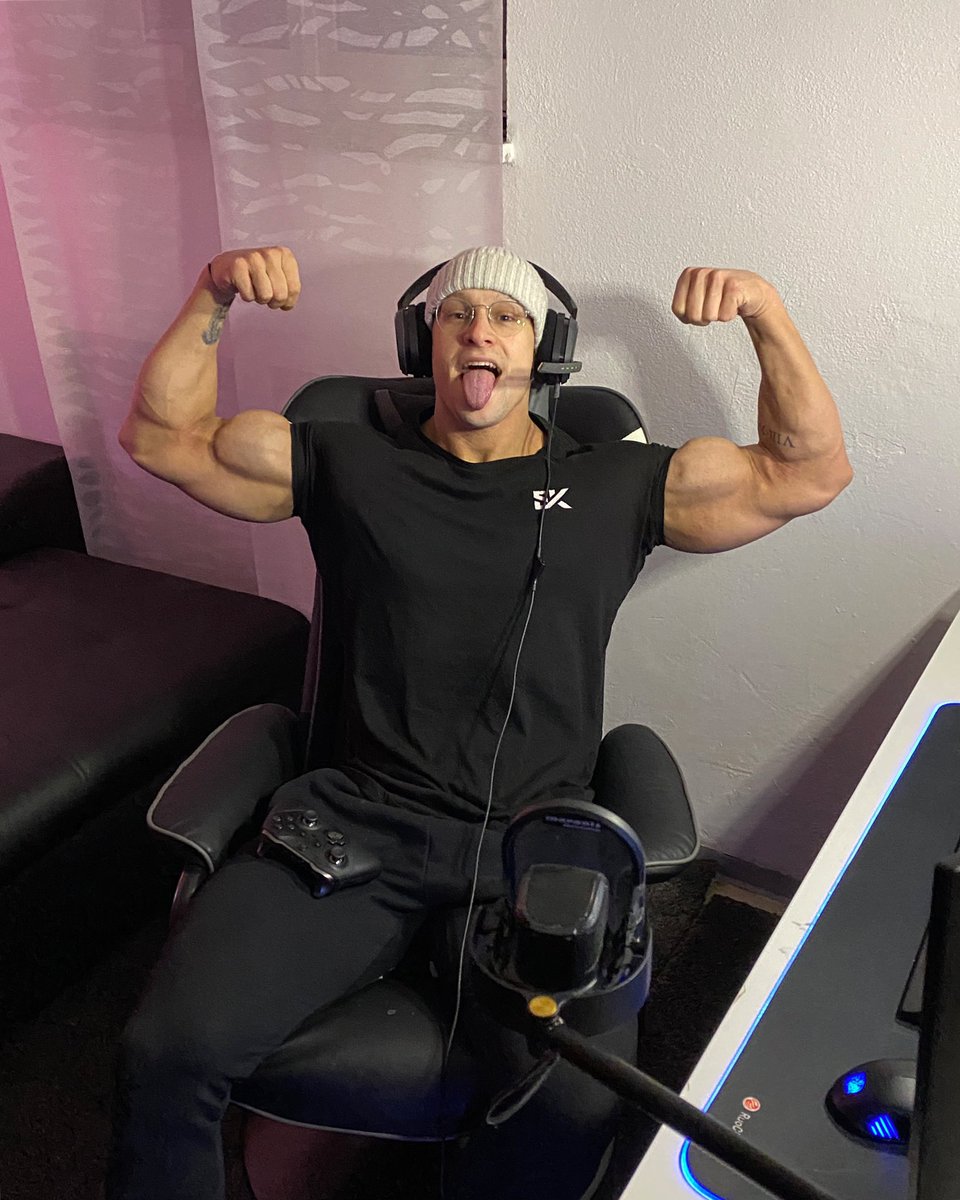 stevekris_'s tweet photo. Twitch https://t.co/Js4PC2Su9Z https://t.co/Y0BU8AWDEp
