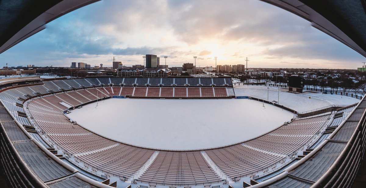 SMUFB's tweet photo. ❄️ place like 🐴⬆️ Dallas. 

#PonyExpress #PonyUpDallas https://t.co/lMvoUxbpib