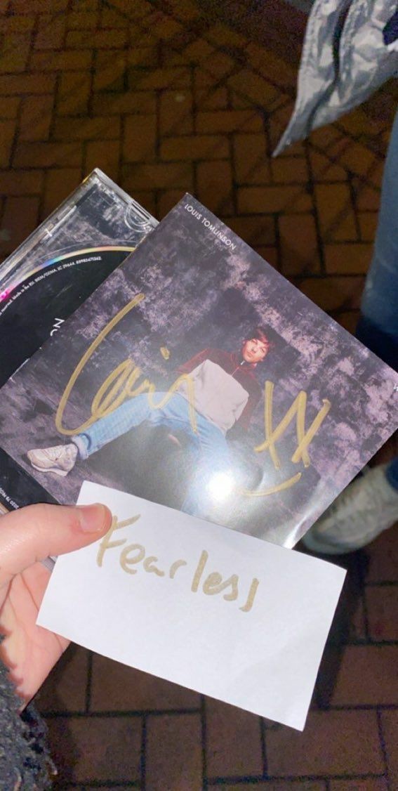 comforthouis's tweet image. Louis' handwriting.