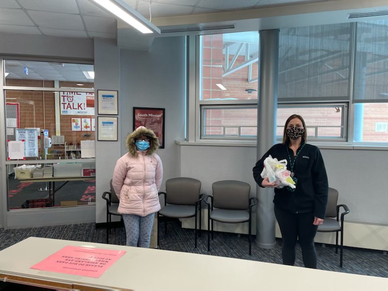 SenoraHackett's tweet image. Super exciting day for me- one of my remoties delivered the Girl Scout cookies I ordered which was awesome. Even more awesome? I got to see her for the first time in person and we laughed and jumped up and down and air hugged! @sms8west @ahsd25