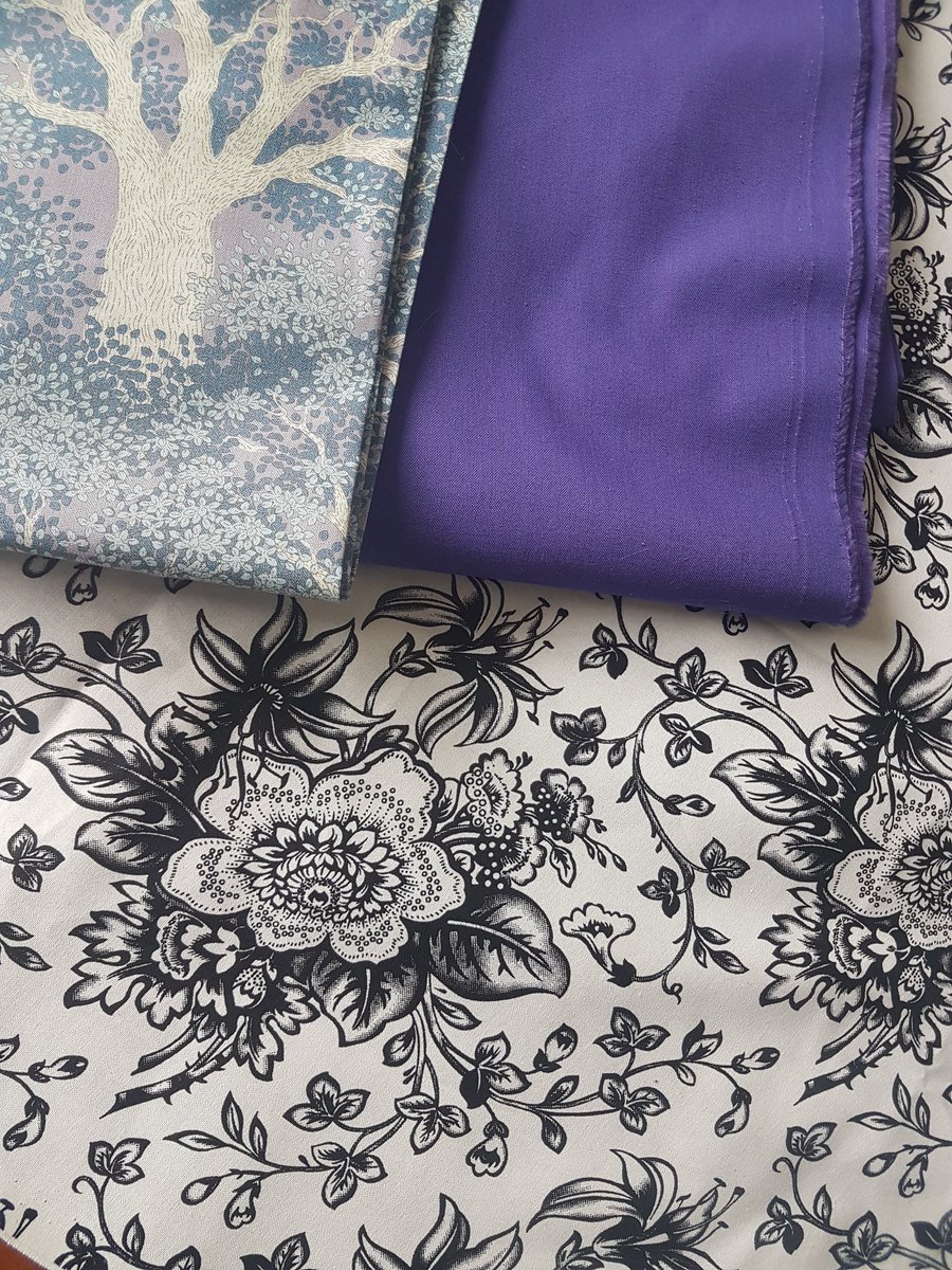 WhyNotTryThisT1's tweet image. Fabrics for a shirt. White main colour, purple collar with fancy inlay...? Maybe. In my head it looks great, let&apos;s see how the making part goes.