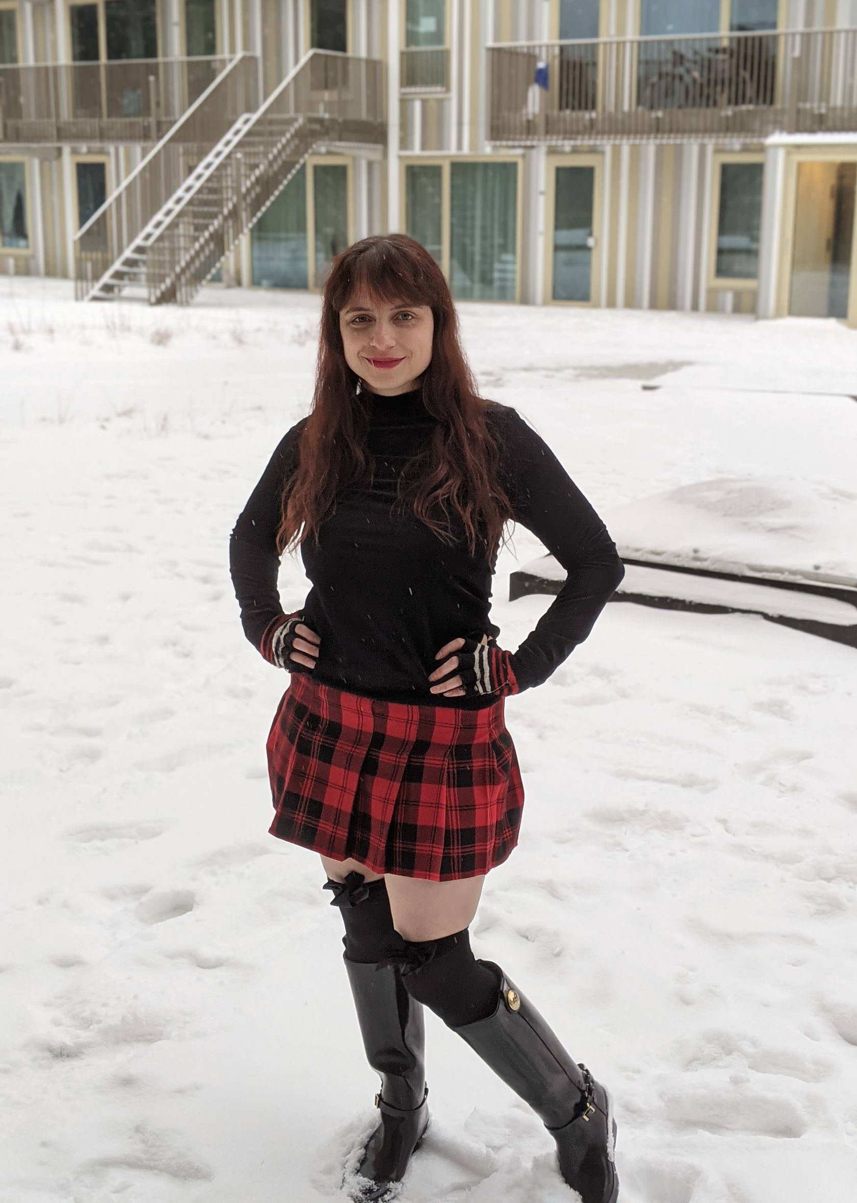 nylonfetish queen Red and black in the snow!❤️🥰  #stockingsfetish #socksfetish #pantyhose #pantyhosefetish #nylon # nylonfetish #tights #wellies #hunterboots #rainwear #rainboots #rubber  #rubberfetish #rubberboots #bootfetish ...