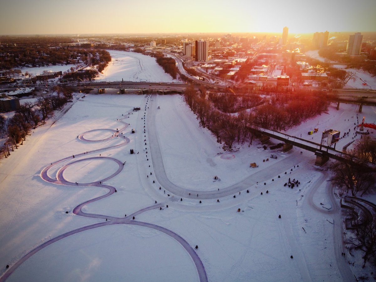 DanHarperPhoto's tweet image. The ⁦@TheForks⁩ sk8ing trail looking amazing at #sunset ! #winnipeg ⁦@TourismWPG⁩