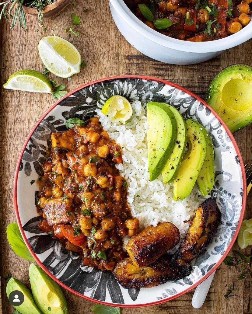 A vegetarian twist on a Dominican classic 🇩🇴 for your Meatless Monday dinner tonight!  It can be served with rice or as a filling for empanadas. 

Drop a 🇩🇴  if you're reppin' República Dominicana 🙌🏾