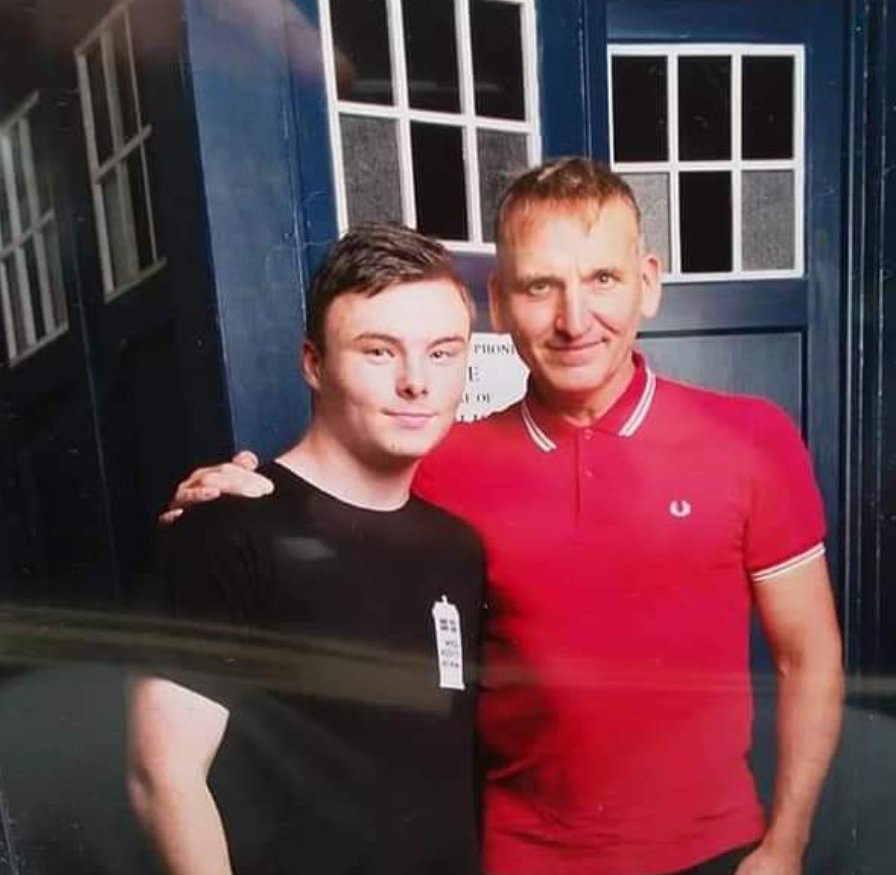 Happy birthday Christopher eccleston hope he has a fantastic day  