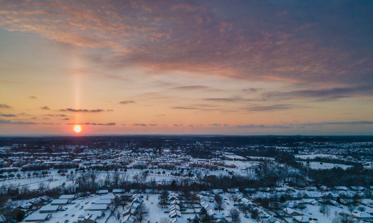 DamagedSky's tweet photo. Caught a spectacular sun pillar over a gorgeous wintry scene in Fayetteville this evening. #arwx @VortexChasing @weatherdan @5NEWSGarrett @spann https://t.co/m84ACMMtia