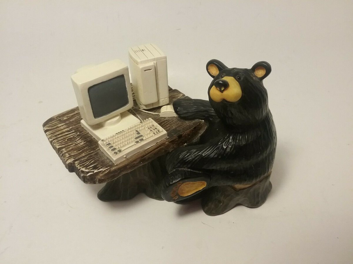 I think this bear may be using a Macintosh Quadra 800