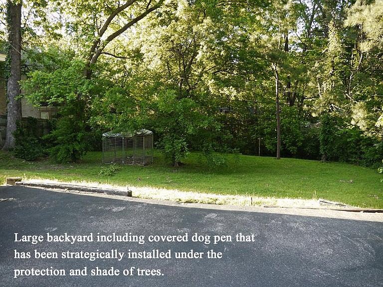 dickmickles's tweet image. Found on Zillow. I wonder if the person that installed the dog pen is the same person praising it’s strategic location