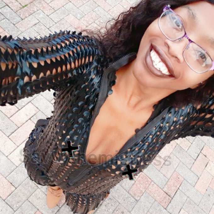 Me: catching you flies with honey👸🏾 🍯 FEMDOM | BDSM https://t.co/1qME4oWaZ5