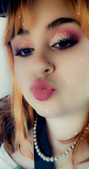 Kisses for my subs OF only 5$ :) #onlyfansgirl #onlyfanspromotions #onlyfansgirls #onlyfansfeet #onlyfanscreator