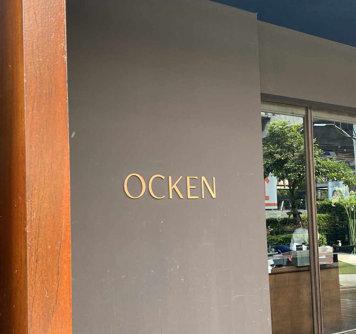 sundaeboyyy's tweet image. Ockenนี่ เป็นอีกหนึ่งร้านที่ชอบจัดเลย คือปกติเริ่มจากทาน dinner ก่อนพอทานไปทานมาเปลี่ยนเป็นชอบทาน brunch แทนแล้วเมนูนี้คือแบบดีจัด Ocmuffin คือกรอบหน่อยๆหอมนุ่ม เนื้อดีอร่อย ชีสเยิ้ม ราคาน่ารักไม่โหดร้าย ร้านสวย ต้องสั่งจริงๆ9/10 เลย @aroii @kin24hrs @Review_Thailand @ReviewAroii