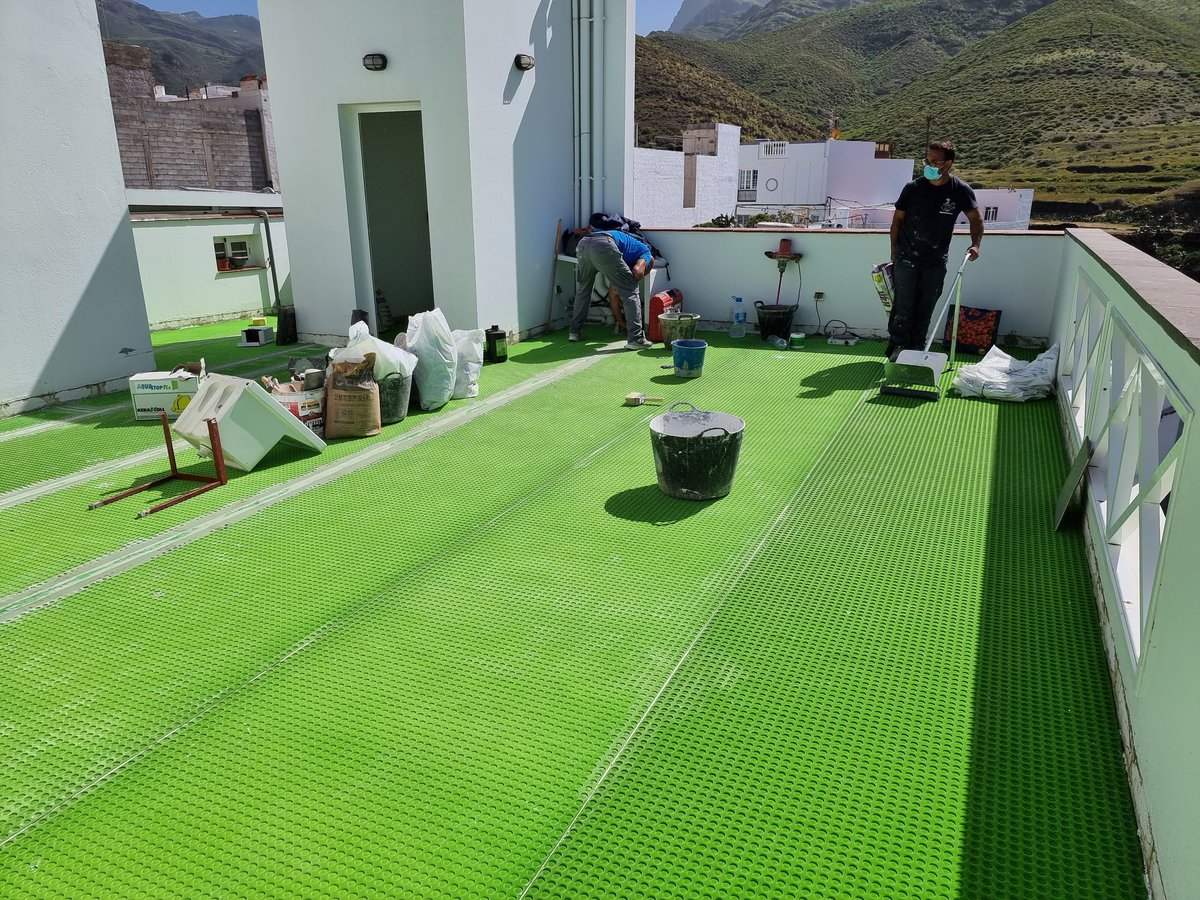 #impermeabilizacion #sinlimites con #GreenPro #Membrana #impermeable #antifractura para balcones, terrazas y antes de la colocación de #cerámica; realiza la impermeabilización incluso en superposición, sobre soportes fisurados.#kerakoll en #agaete con la empresa #ReyfaCanarias