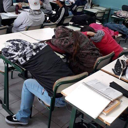 oaken_glow's tweet photo. Me in front of everyone:- "I just miss my school days"😭😭

Le me in my school days😪 https://t.co/UHgGlT49iT