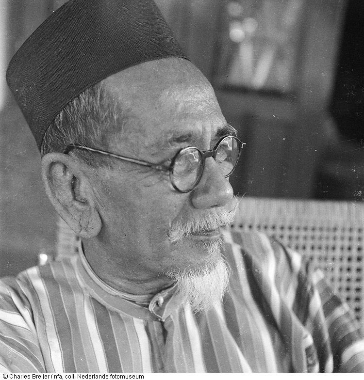 Haji Agus Salim just chilling with his stripe mandarin collar shirt