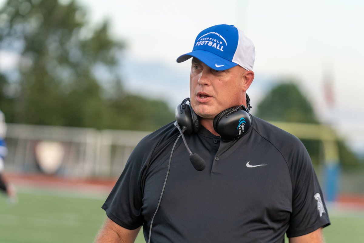 WestmorelandSN's tweet photo. Hempfield football coach Rich Bowen has resigned due to "professional reasons." In nine seasons, Bowen posted a 30-55 record and made the WPIAL playoffs four times. He will retain his position of assistant athletic director. https://t.co/YMJ9O2SsTX