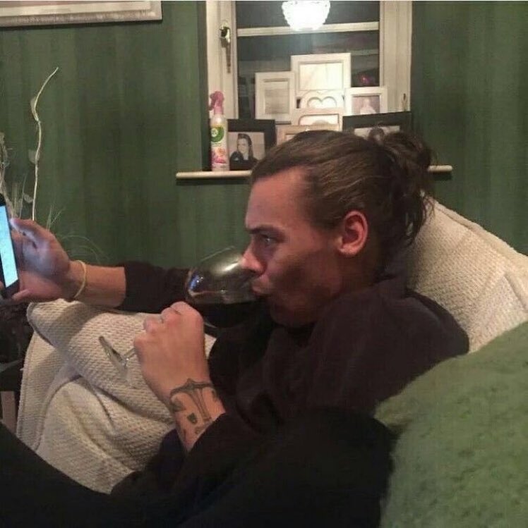 harryyxstylesss's tweet photo. me tryna figure out how kit is still here #TheBachelor https://t.co/y2LGftG3To