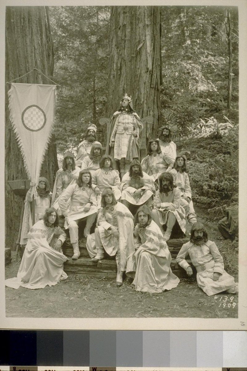 4/ Left hand photo is showing high priests posing behind a sacrificial alter. Centre photo is a bunch of weird member dudes posing in creepy Babylonian garb. Right hand photo speaks for itself. Women were not permitted at bohemian grove even female employees. 
