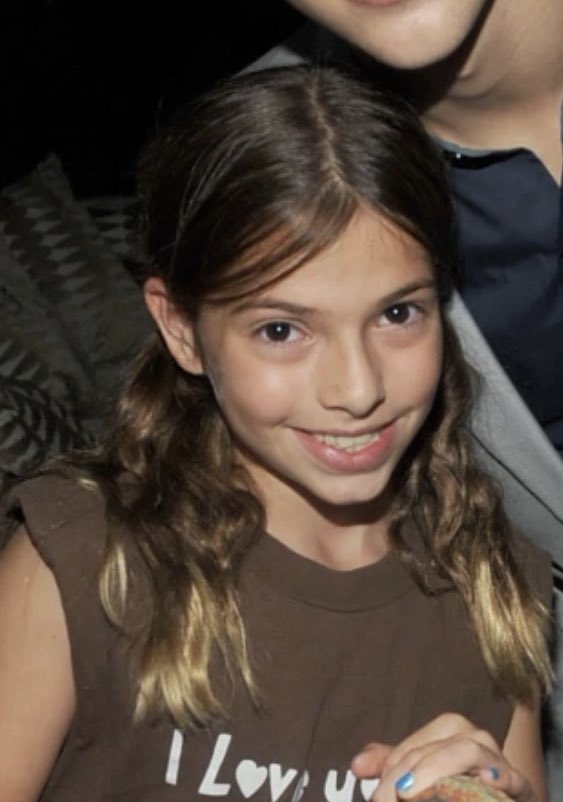 I knew Kit was young but this picture of her with Taylor Lautner broke my brain #TheBachelor