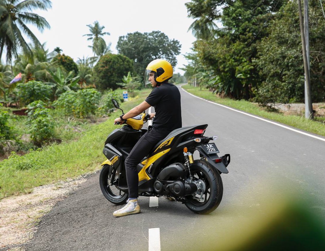 SyedSaddiq's tweet image. ~300 laptop berkualiti telah berjaya diedarkan selepas pelaksanaan #botakchallenge .

Selepas lagi satu siri &quot;Fundraising&quot; melalui inisiatif #thunderbold , ratusan TABLETS akan diberikan ke anak anak di Parlimen Muar.

How much &amp;amp; when? Wait for the announcement 💪🏻

#WeDidIt 🇲🇾