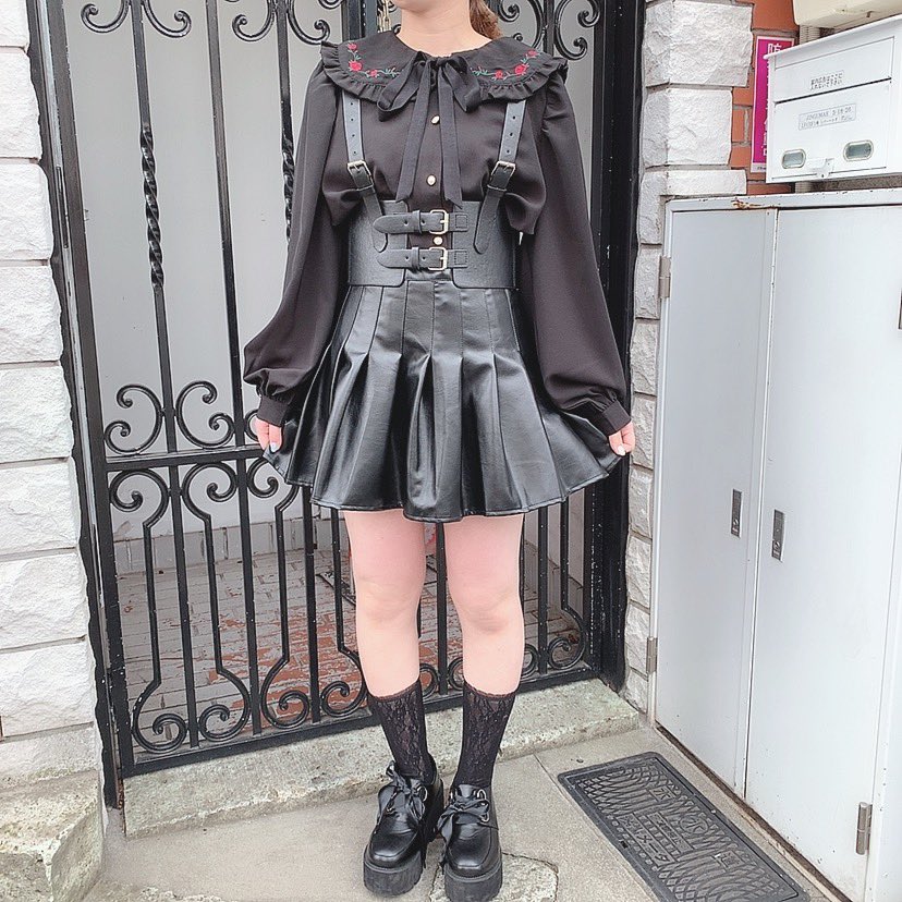 Audrey Harajuku 地雷女子必見 バラ刺繍ボウタイブラウスで地雷コーデ 今だけオンライン限定価格 3190 2552 T Co 6sherrltkc 地雷系女子 地雷コーデ 地雷女 ボウタイ ブラウス ハーネス レザースカート T Co Nv4rc30htf