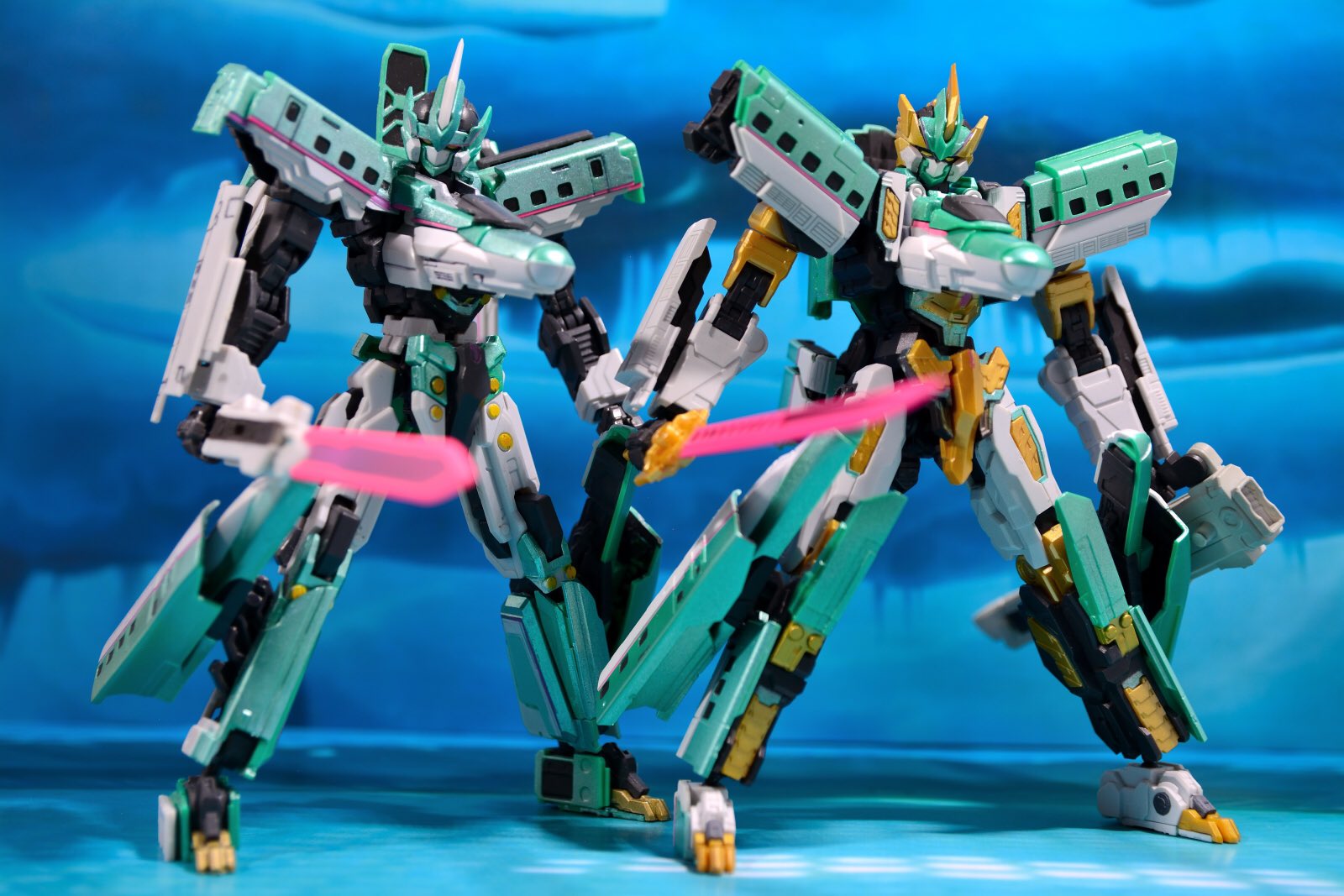 MODEROID シンカリオンE5はやぶさMkII&ブラックシンカリオン紅